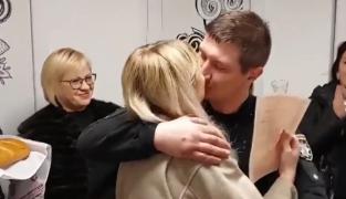 Doi tineri din Ucraina s-au căsătorit într-un adăpost antiaerian de lângă Odesa, în timpul bombardamentelor