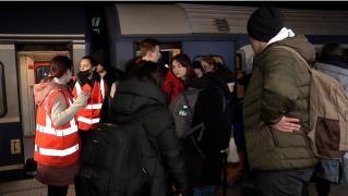 Gara de Nord, plină cu refugiaţi din Ucraina. 400 de ucraineni au ajuns cu trenul la Bucureşti, seara trecută