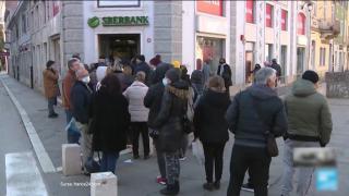 Războiul Rusia-Ucraina duce economia Rusiei în colaps. Mii de ruşi au ieşit în stradă. "Sunt deja semne ale unei naţiuni care are multe de suferit"