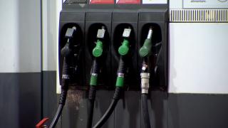 Cât costă un litru de benzină sau motorină în martie 2022. Preţurile au urcat ameţitor