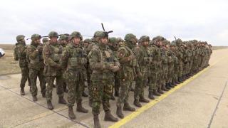 Klaus Iohannis, vizită împreună cu ministrul francez al Apărării la baza Kogălniceanu. Autorităţile asigură că războiul nu va ajunge în România