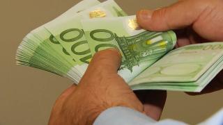 Dolarul, aurul şi francul elveţian, la maxime istorice în raport cu leul - curs BNR