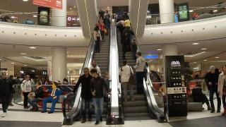 Adio, stare de alertă! Se întorc cozile la ghişee pentru reînnoirea actelor