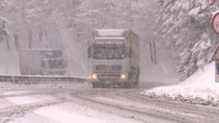 Primele zile din martie au venit cu ger şi probleme pentru şoferi. Vremea rea continuă şi în weekend