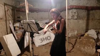 O violonistă din Harkov, recital emoţionant dintr-un buncăr, în timpul bombardamentelor armatei ruse