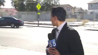 Accident transmis în direct, la Los Angeles. În timp ce vorbea, în spatele reporterului s-au ciocnit două maşini