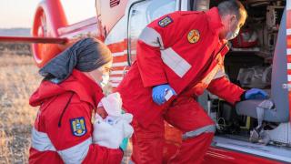Misiune contracronometru de salvare a doi bebeluşi de naţionalitate română din Ucraina: un băieţel de 5 zile şi o fetiţă de 14 zile
