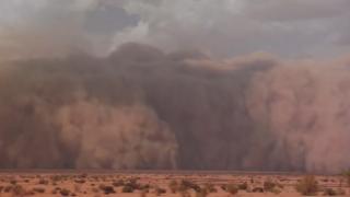 Praf saharian peste România. Norul va acoperi Europa, în următoarele zile