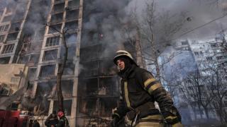 Ucraina e dispusă să facă un pas în spate. Rusia pare a fi de acord, dar pune o singură condiţie