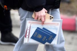 O escroacă s-a dat drept refugiată din Ucraina şi şi-a umplut sacoşele cu bunuri în valoare de 1.500 de lei