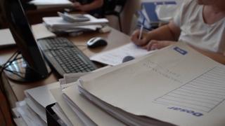 Adio, dosar cu şină! Proiectul de lege care te scapă de birocraţie, în dezbatere publică