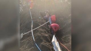 A murit, după ce a fost îngropat de viu sub un mal de pământ. Bărbatul din Cluj a fost scos după trei ore