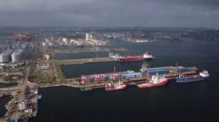 Navele comerciale care trebuiau să ajungă în portul Odessa sunt redirecţionate către Constanţa: are o capacitate de 100 de milioane de tone de mărfuri pe an