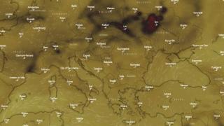 Nor toxic deasupra estului Europei, generat de exploziile de proiectile și de muniție din Ucraina. Ce riscuri sunt să ajungă şi în România