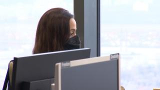 Marile companii îşi readuc angajaţii la birou după "marea relaxare": "E o dorinţă de a mai sta puţin acasă"