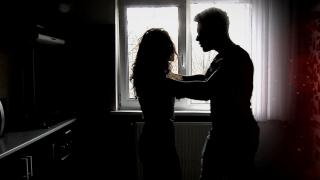 O femeie de 28 de ani din Popricani, trimisă la închisoare după ce şi-a snopit în bătaie fostul iubit