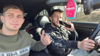 Cine sunt cei 2 tineri din Suceava care s-au dus în Kiev să vadă dacă e război. Au dormit în maşină, nemâncaţi: "Se bombardează!"