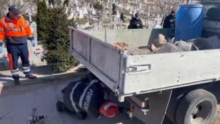 Un bărbat din Tulcea a murit în cimitir, strivit de o autoutilitară