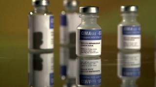 România, pe cale să aducă din Cuba revoluţionarul vaccin anti-cancer. Rezultate promiţătoare pentru bolnavii până în 60 de ani