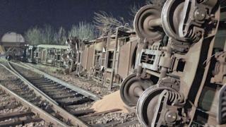Un tren de marfă cu 33 de vagoane a deraiat la Ciucea, în Cluj. Traficul feroviar a fost paralizat ore întregi