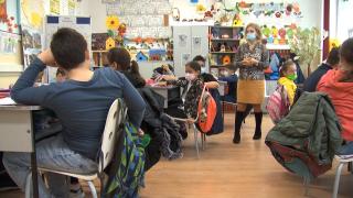 Structura anului şcolar 2022-2023: autorităţile discută o propunere extrem de controversată