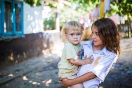 Tichete sociale: Guvernul oferă vouchere de 30 şi 50 de euro. Peste 3,5 milioane de români vor primi bani de la stat