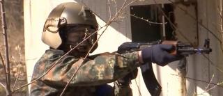 Nu sunt militari, dar arată ca nişte adevăraţi soldaţi. Airsoft, un sport din ce în ce mai popular şi în România