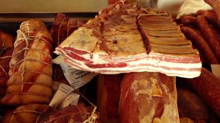 Controale "la sânge" înainte de Paşte. Inspectorii ANSVSA vor verifica fiecare magazin care comercializează carne