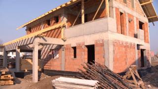 A renunţat la viaţa la bloc pentru a-şi construi de la zero o casă, lângă Bucureşti. De ce are acum regrete