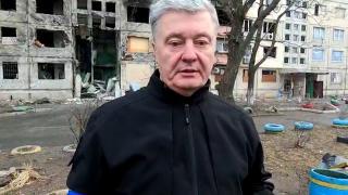 Petro Poroşenko luptă alături de veterani în prima linie a războiului. "Vă rog nu îl credeţi pe Putin"
