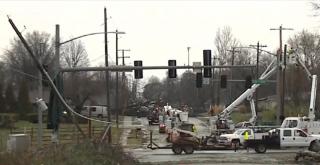 Şapte oameni au fost răniţi şi o şcoală a fost distrusă după ce o tornadă a măturat nordul statului Arkansas din SUA