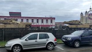 "Bells of War". Convoi militar feroviar, surprins în Ardeal: mai multe tancuri americane Abrams au ajuns la Cluj