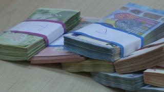 Românii cu credite în lei se raportează de azi la un nou indice de referinţă. Cu cât vor plăti mai mult în următoarele patru luni