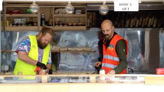 Pavlo, un ucrainean din Harkov, ajută refugiații care ajung în Gara de Nord: "În țara mea e acum război și vreau să îmi ajut oamenii..."