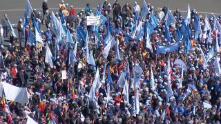 Protest în faţa Guvernului. Sindicalişti BNS cer aplicarea Legii Salarizării, dar şi alte măsuri de sprijin pentru a compensa efectele economice ale războiului