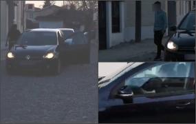 Copil de 13 ani, filmat în timp  ce conducea un autoturism prin Tecuci. În dreapta, se afla chiar mama sa