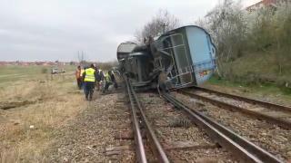 "Dezastru! Dezastru!". Accident feroviar în Bihor, la Diosig. Mai multe trenuri de călători au fost anulate, după ce un vagon de marfă s-a răsturnat pe calea ferată