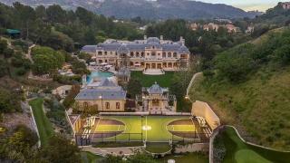 Actorul Mark Wahlberg își vinde casa cu 90 de milioane $. Cumpărătorul va fi vecin cu Sylvester Stallone sau Eddie Murphy