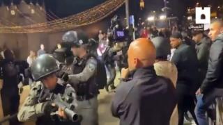 Doi oameni şi-au pierdut viaţa în urma atacului terorist din Tel Aviv. Atacatorul a deschis focul pe terasa unei cafenele