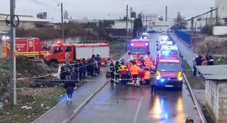 Şase morţi, între care patru copii, după ce un incendiu puternic le-a mistuit casa, în Turda. A fost declanșat planul roșu de intervenţie