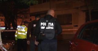 Șase adolescenți s-au tăiat cu cuțite pe o stradă din Pitești. Doi dintre ei au ajuns la spital, unul este în stare gravă