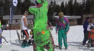 "Retro Days" a ajuns la a doua ediţie. Schiorii şi-au etalat cele mai trăznite ţinute pe pârtia Voineasa