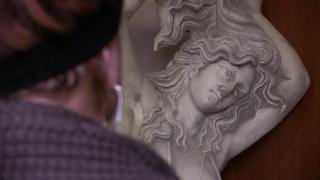 Femeie din Vaslui, lăsată fără 120.000 de euro și bijuterii de către o chiriașă. Ce îi promitea în schimbul banilor