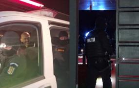 O americancă şi o româncă, sechestrate în casa milionarului britanic Tristan Tate.  "Cred că aia a adus-o aici s-o vândă peste hotare"