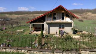 Comuna în care s-au mutat zeci de familii în ultimii ani. Casele costă între 20.000 şi 60.000 de euro