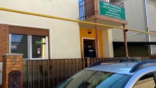 Percheziţii de amploare într-un dosar de trafic internaţional de arme, droguri şi valută falsă. Printre cei vizaţi şi un medic stomatolog din Caransebeş
