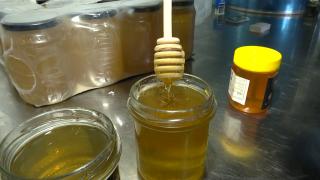 Mierea ne va lăsa un gust amar: va costa chiar şi cu 30% mai mult anul acesta. Războiul din Ucraina creează un deficit uriaş de miere în Europa