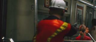 Atacatorul de la metroul din New York a aşteptat 8 staţii înainte de a dezlănţui iadul. E încă în libertate după ce rănit 29 de oameni