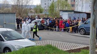 Filmul crimei din Mediaș, unde un adolescent german a omorât pe stradă o pensionară, în timp ce ducea gunoiul. Băiatul a invocat motive rasiale