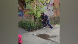 Şoferul STB care a agresat un biciclist a fost concediat. De la ce ar fi pornit scandalul dintre cei doi